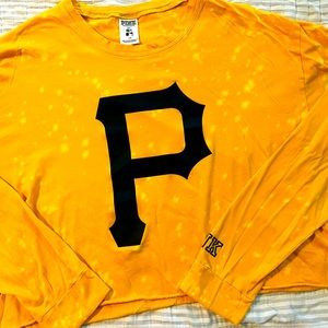 PINK by Victoria’s Secret Pittsburg Pirates long sleeved tee